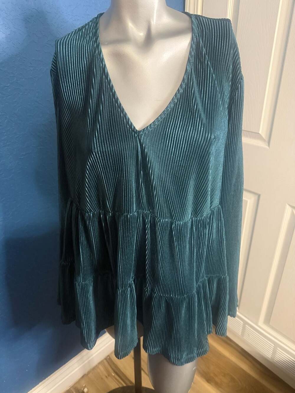 Tinsel NWT 2X Reflecting Pond Teal Pleated Tiered Tunic Top
